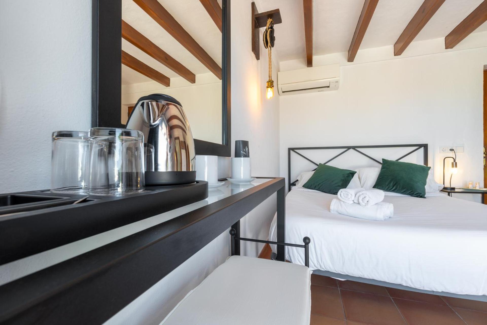 Hostal Restaurante Pou Des Lleo Sant Carles de Peralta Luaran gambar