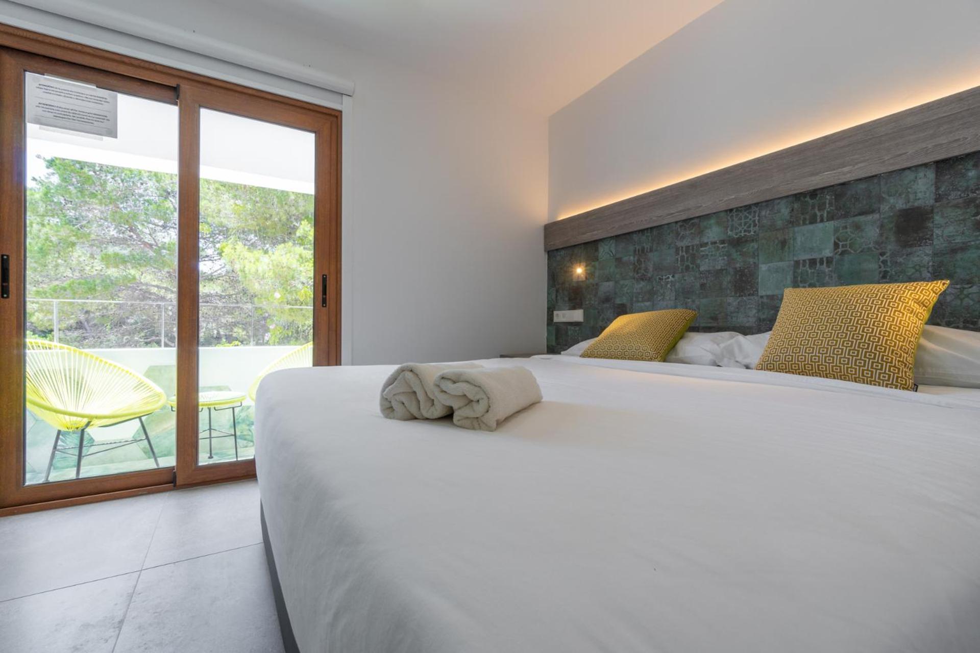 Hostal Restaurante Pou Des Lleo Sant Carles de Peralta Bilik gambar