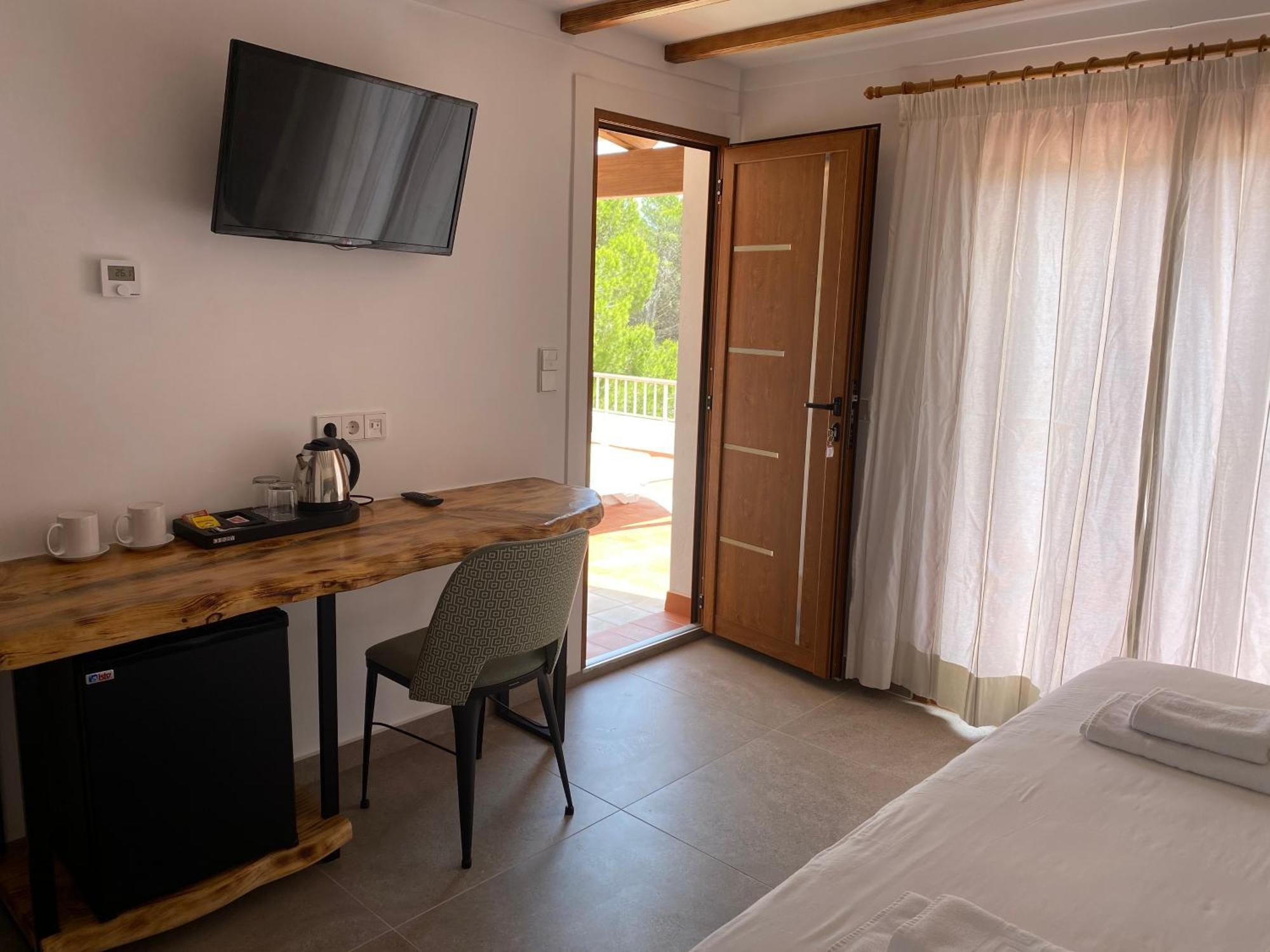 Hostal Restaurante Pou Des Lleo Sant Carles de Peralta Bilik gambar