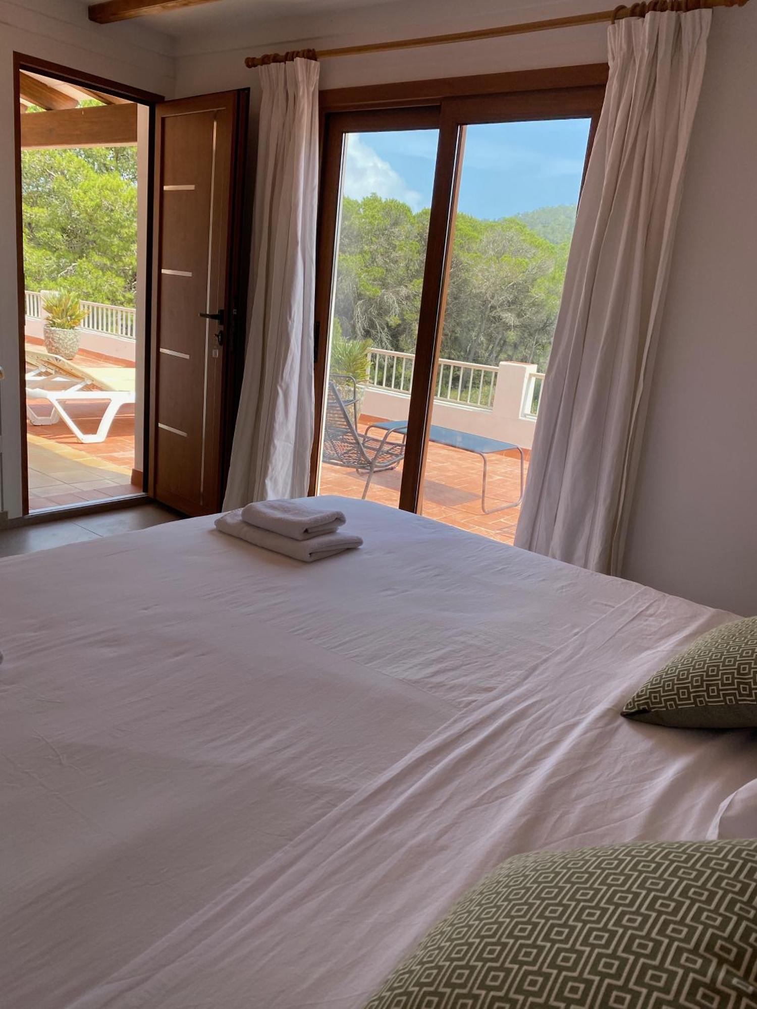 Hostal Restaurante Pou Des Lleo Sant Carles de Peralta Bilik gambar