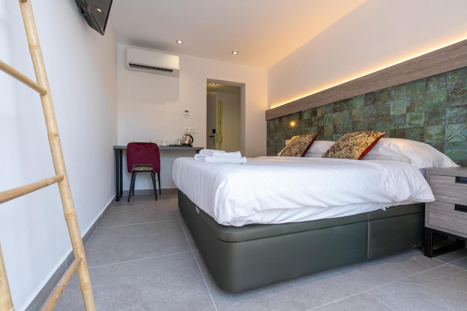 Hostal Restaurante Pou Des Lleo Sant Carles de Peralta Bilik gambar