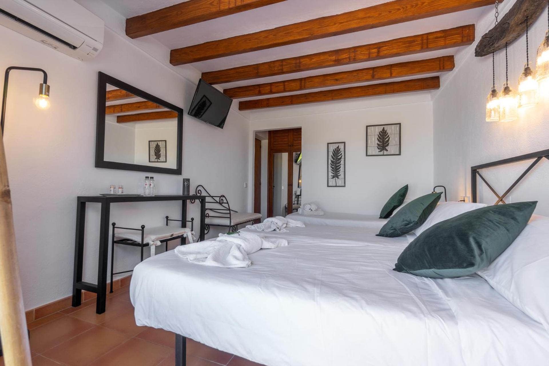 Hostal Restaurante Pou Des Lleo Sant Carles de Peralta Bilik gambar
