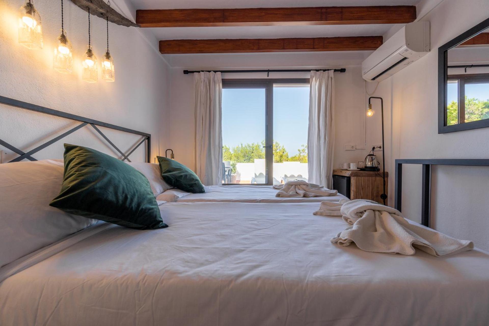 Hostal Restaurante Pou Des Lleo Sant Carles de Peralta Bilik gambar